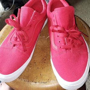 Vans Classic Low-Tops (Red)
